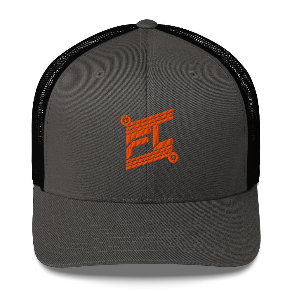 BILLIE trucker cap gris charbon et noir, mockup face avant, logo orange brodé, fond blanc
