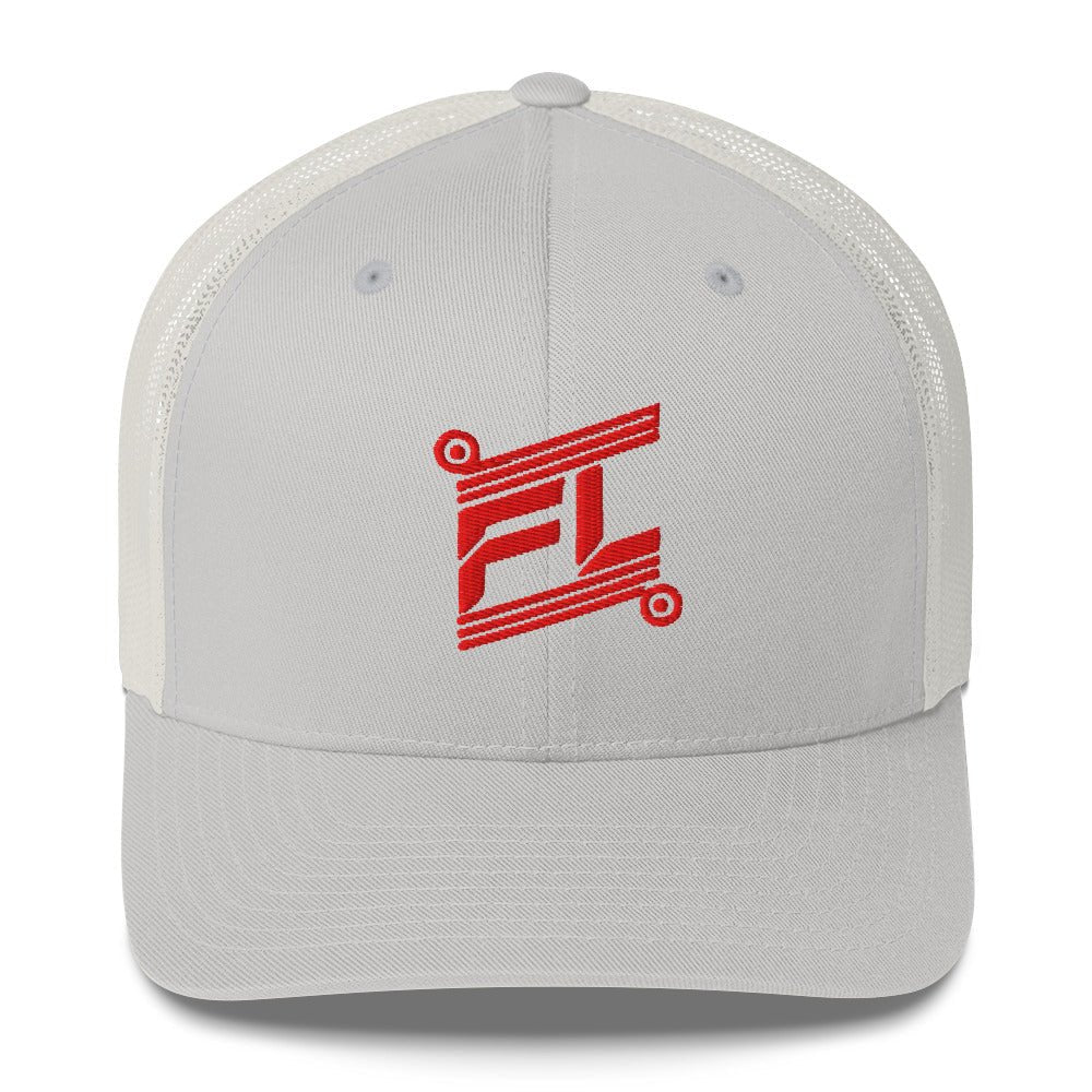 BILLIE trucker cap gris clair avec mesh blanc cassé, mockup face avant, logo rouge brodé, fond blanc