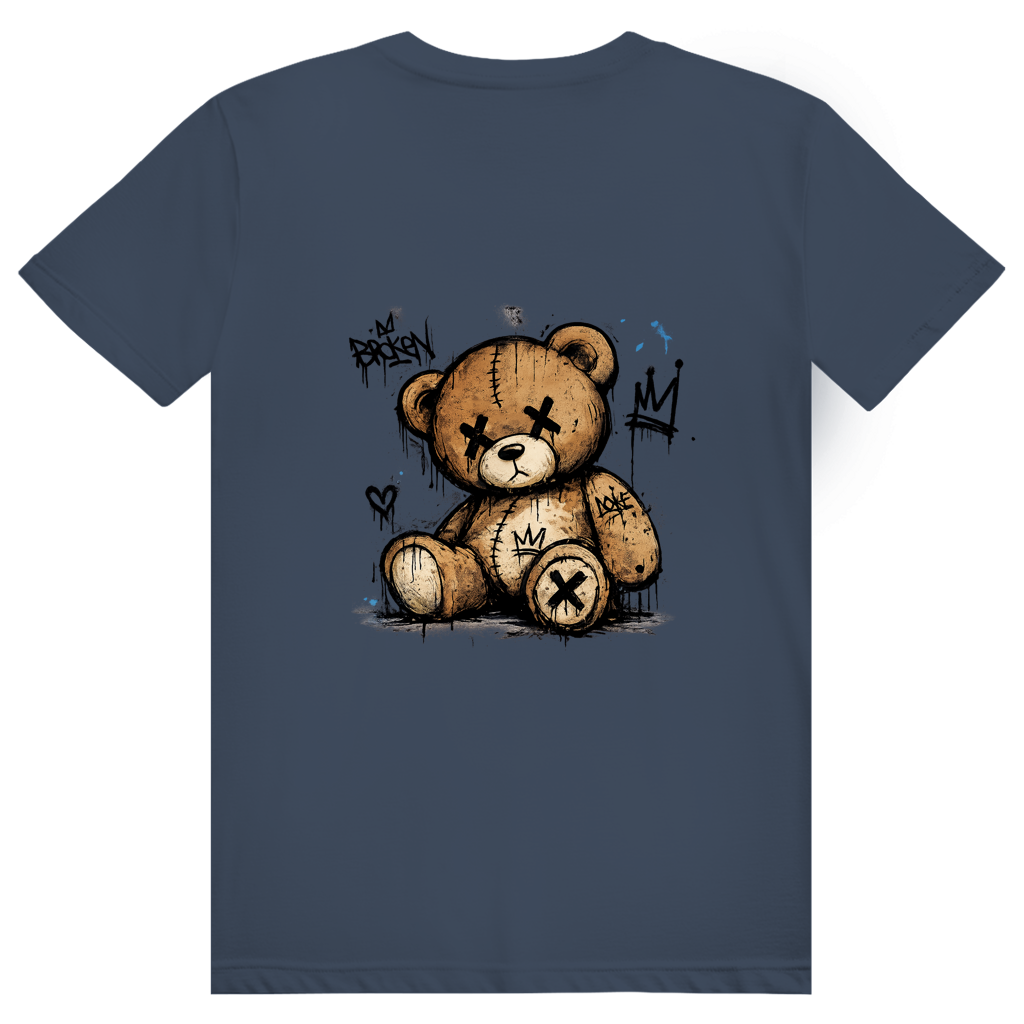 T-shirt streetwear bleu imprimé "Broken Bear", avec un ours en peluche aux yeux en croix, entouré de tags et de coulures de peinture noire façon graffiti.