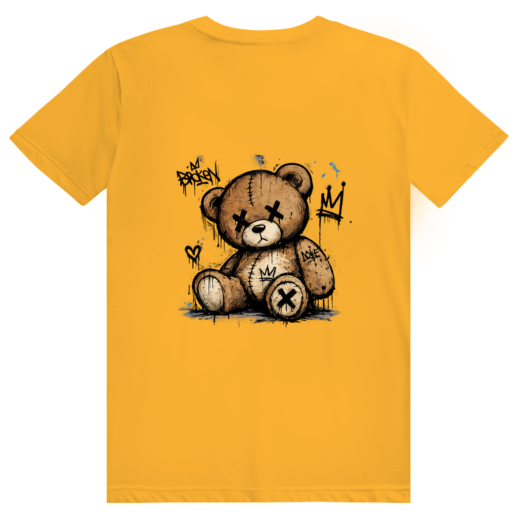 T-shirt streetwear jaune imprimé "Broken Bear", avec un ours en peluche aux yeux en croix, entouré de tags et de coulures de peinture noire façon graffiti.