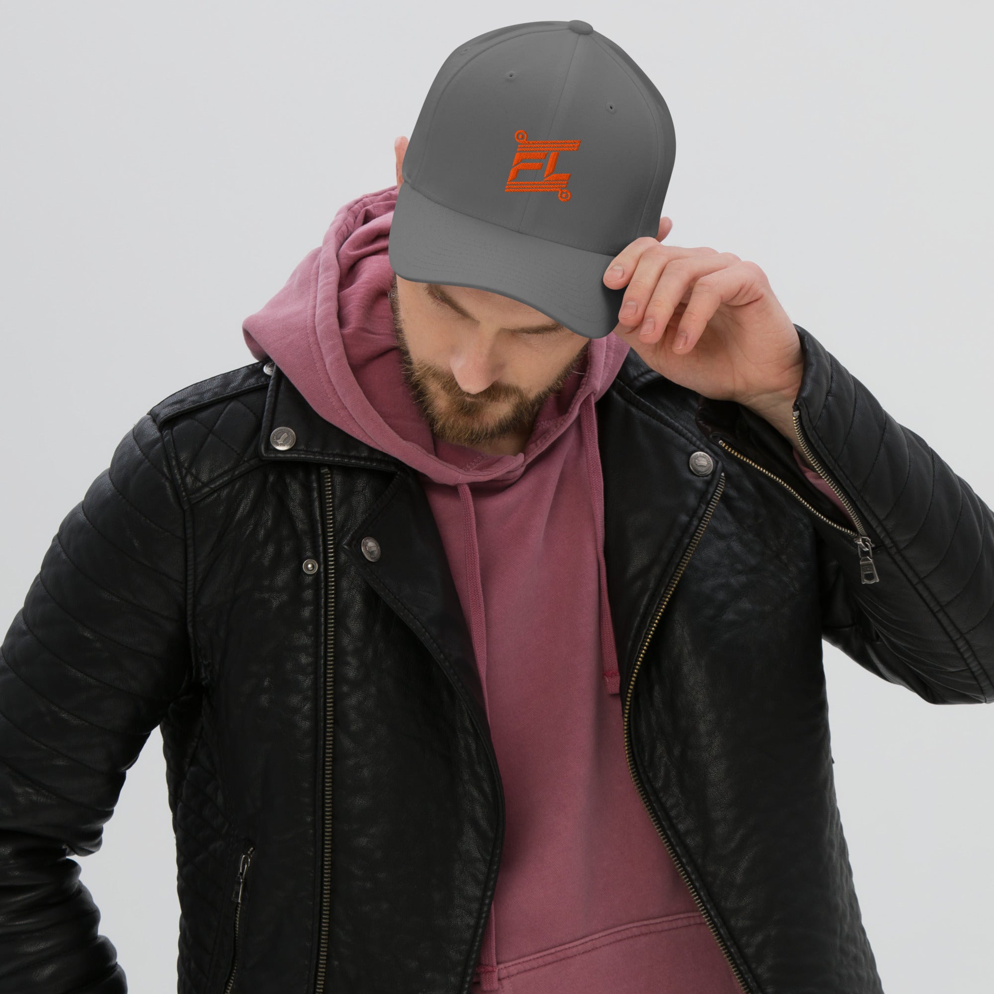 FL-FIT Casquette unisexe Billie gris clair, mockup face avant, logo FL orange brodé, fond blanc
