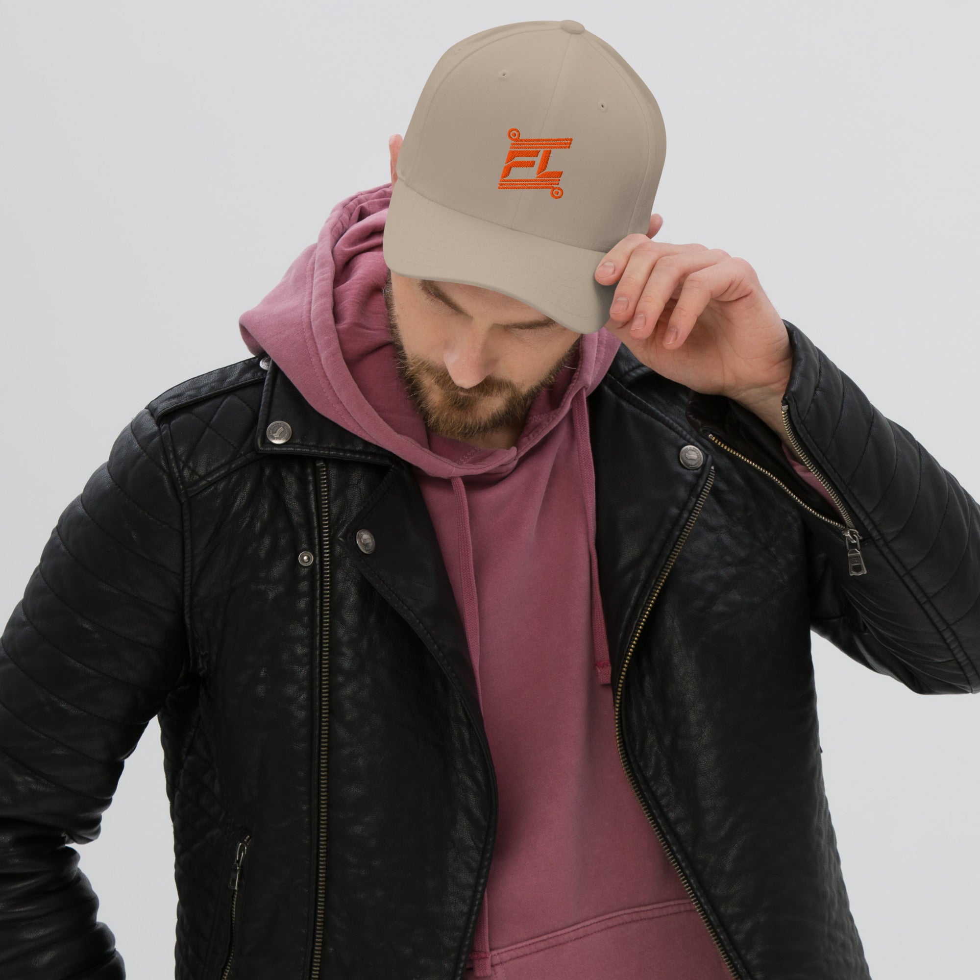 FL-FIT Casquette unisexe Billie vert kaki, mockup face avant, logo FL orange brodé, fond blanc
