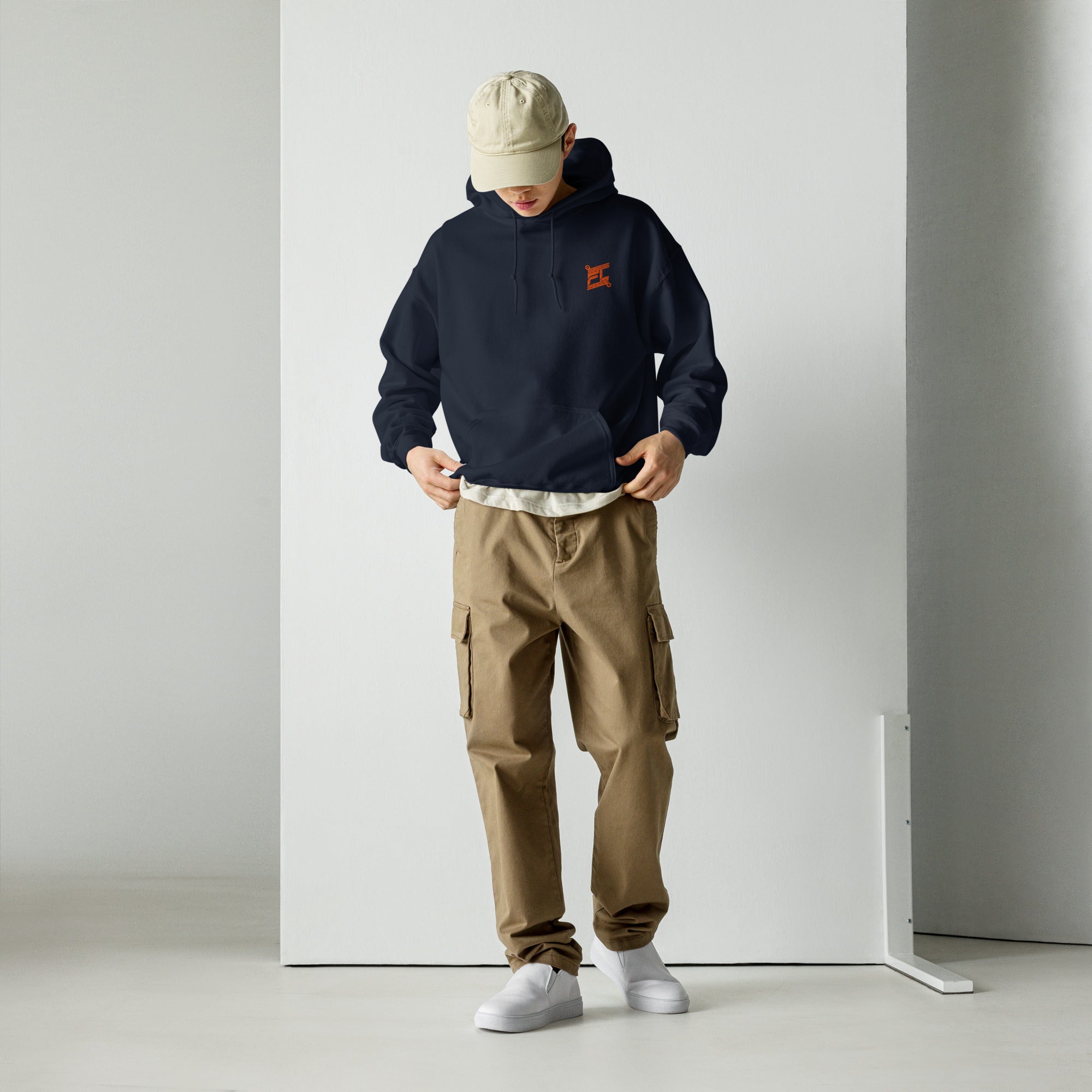 FL-FIT Hoodie — homme, bleu marine, face avant, logo FL brodé poitrine gauche, coupe classique