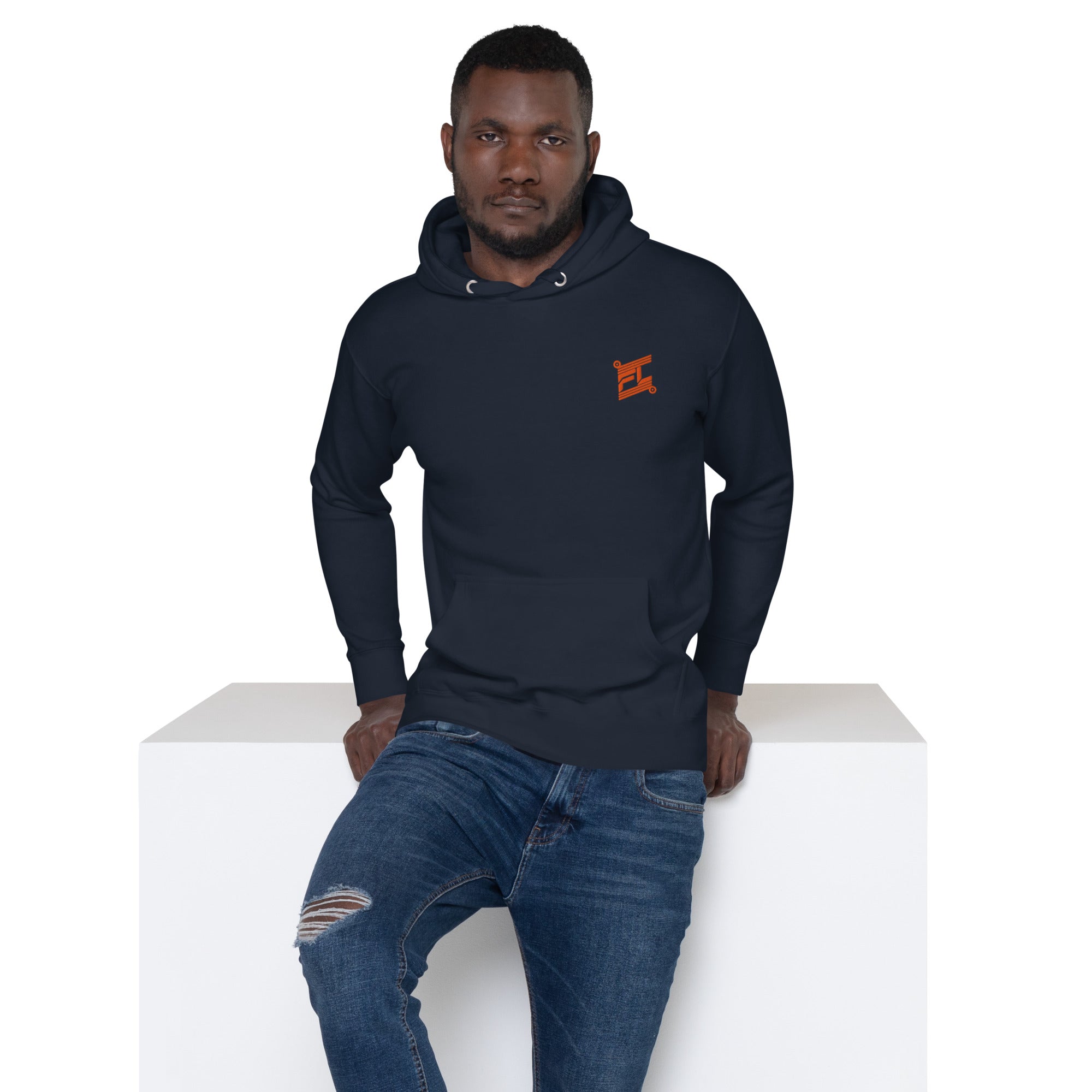 FL-FIT Hoodie homme bleu marine foncé, face avant, logo FL orange brodé poitrine, assis
