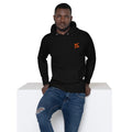 FL-FIT Hoodie homme noir, face avant, logo FL orange brodé poitrine, assis, pose 2
