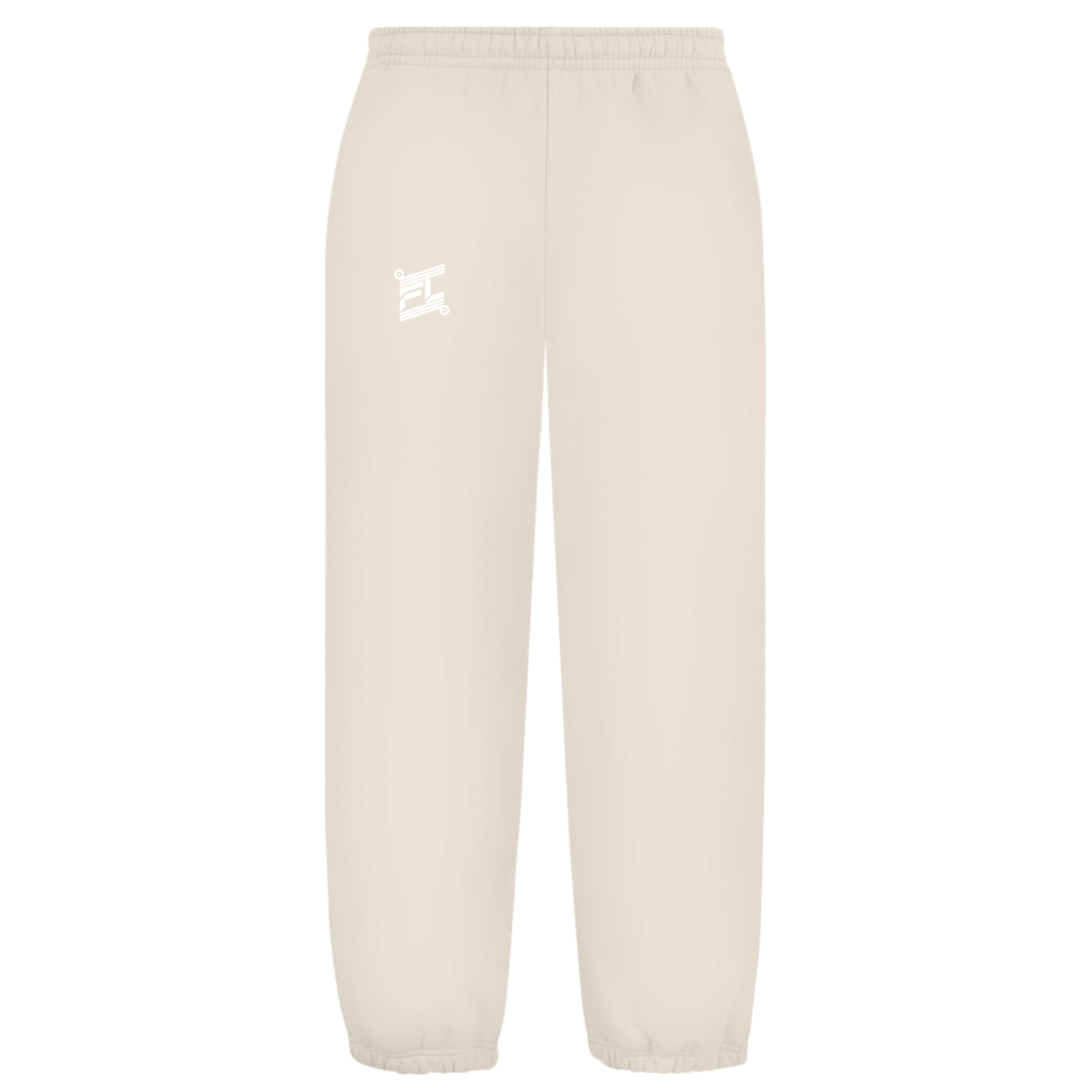 Face avant d'un pantalon fluffy de couleur beige avec logo FL blanc