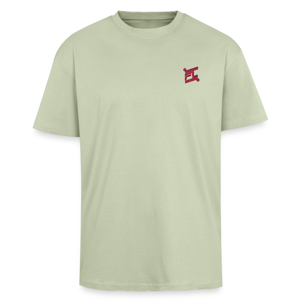 face avant d'un t-shirt unisexe oversize couleur vert sauge de la marque FL-FIT avec le logo rouge brodé pour un look décontracté 