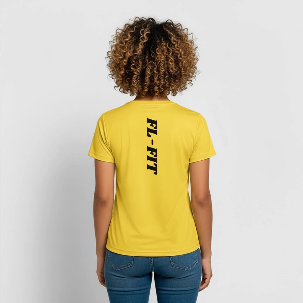 Dos d'une femme portant un t-shirt respirant couleur jaune avec noté dans le dos FL-FIT en noir